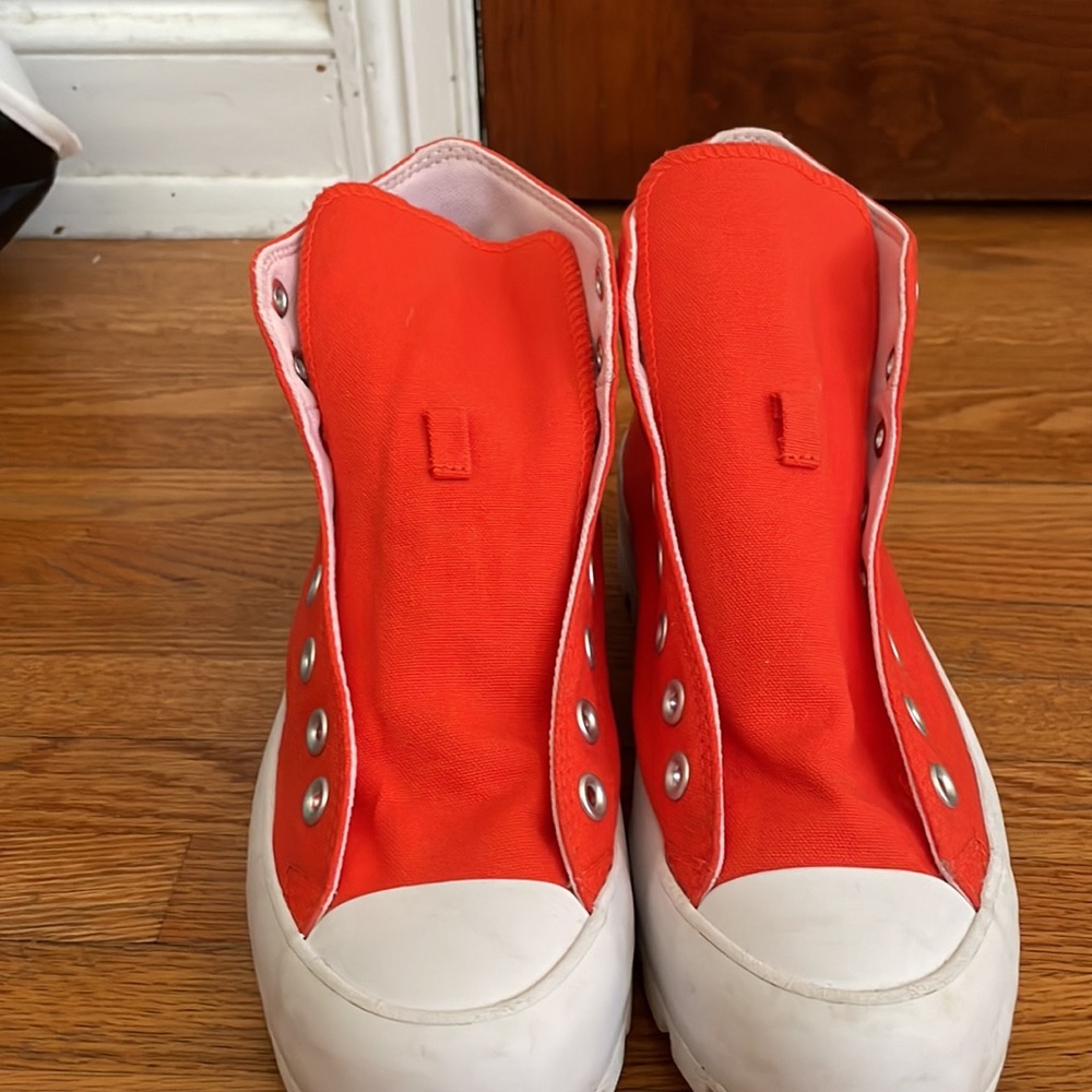 Converse - Picture 2 of 2